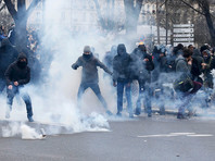В Париже протестующие против полицейского произвола заблокировали более десятка лицеев