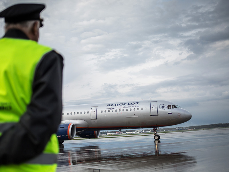 Самолет "Аэрофлота" вернулся в аэропорт Цюриха из-за возгорания двигателя