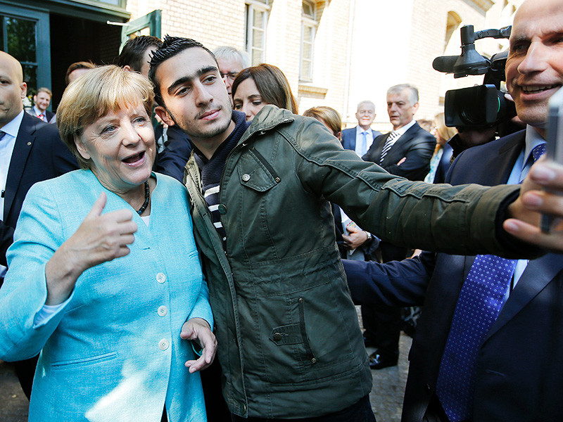 Сирийский беженец Анас Модамани, прославившийся в интернете после опубликованного им селфи с канцлером Германии Ангелой Меркель, подал в суд на Facebook