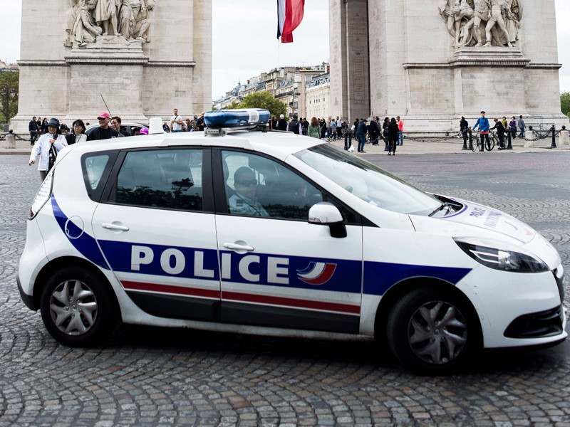 Парижанку оштрафовали на 68 евро за оставленную на улице книгу