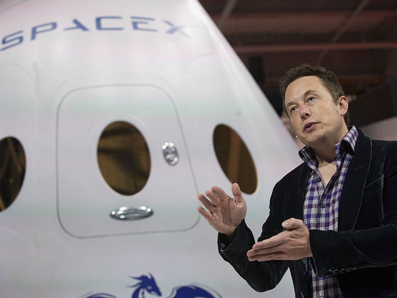 Основатель, владелец и главный инженер SpaceX Элон Маск в беседе с журналистами рассказал, что на участие в миссии уже подписались два туриста, заплатившие за такую возможность серьезные деньги