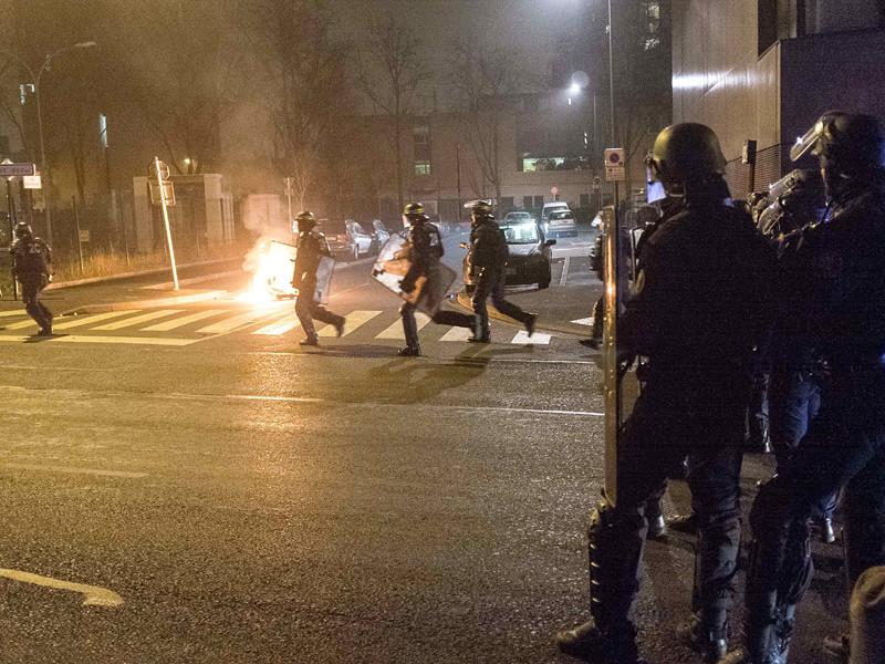 Правоохранительные органы Франции с начала февраля задержали уже по меньшей мере 245 человек из-за продолжающихся беспорядков и погромов в Париже и его предместьях