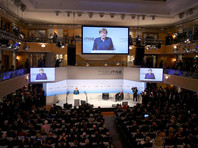 Меркель в субботу выступала на Мюнхенской конференции по безопасности. В своей речи она уделила внимание многим ключевым для Германии и Евросоюза проблемам - приему беженцев, будущему НАТО, связям с Россией. Осенью Меркель предстоят перевыборы на высший государственный пост