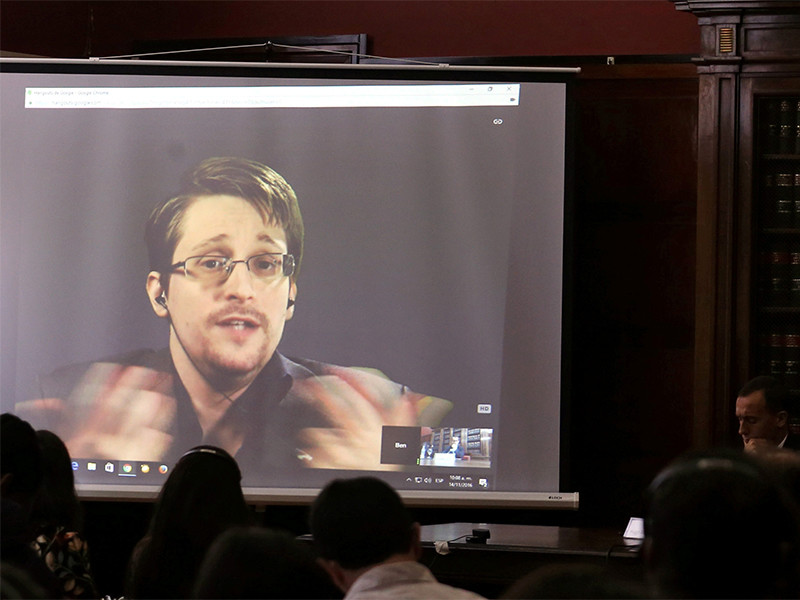 Источники NBC сообщили, что Россия раздумывает над выдачей Сноудена США