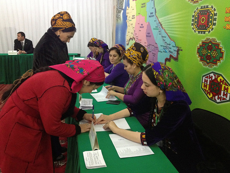 На президентских выборах в Туркмении большинство проголосовало за первые четыре часа, объявил ЦИК