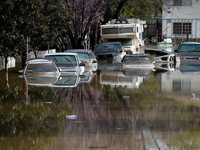 В американском Сан-Хосе эвакуируют 14 тысяч жителей из-за наводнения, власти признали "провал" операции
