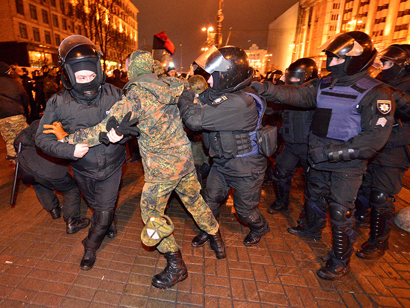 После беспорядков в Киеве радикалы отпущены, а по нападению на полицию завели уголовное дело