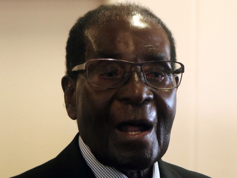 Глава африканского государства Зимбабве Роберт Мугабе накануне своего 93-го дня рождения подтвердил намерение переизбраться президентом страны на новый срок на выборах 2018 года