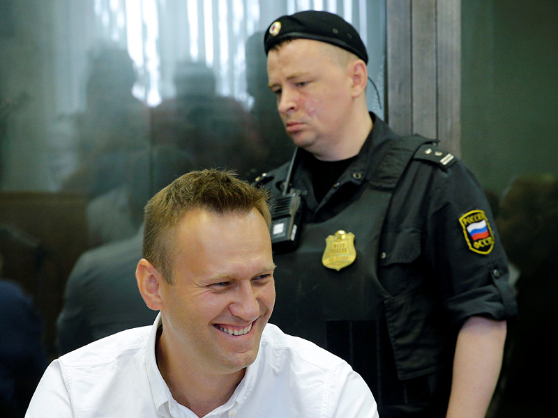 Европейский суд по правам человека (ЕСПЧ) вынес вердикт по иску Алексея Навального к российским властям в связи с неоднократными задержаниями оппозиционера на акциях протеста в 2012-2014 годах