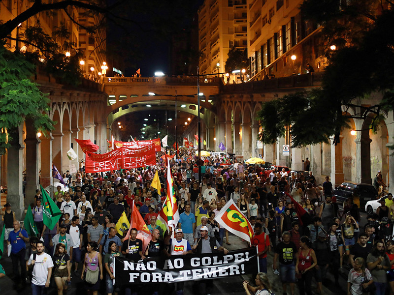 Десятки тысяч людей в Бразилии приняли участие в протестах против запланированной в стране реформы пенсионной системы, предложенной президентом Мишелом Темером