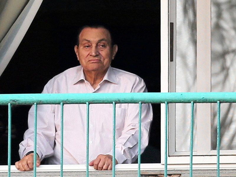Бывший президент Египта 88-летний Хосни Мубарак, проведший шесть лет под стражей сначала под домашним арестом, а потом в военном госпитале Маади в Каире, вернулся в свой дом в Гелиополе