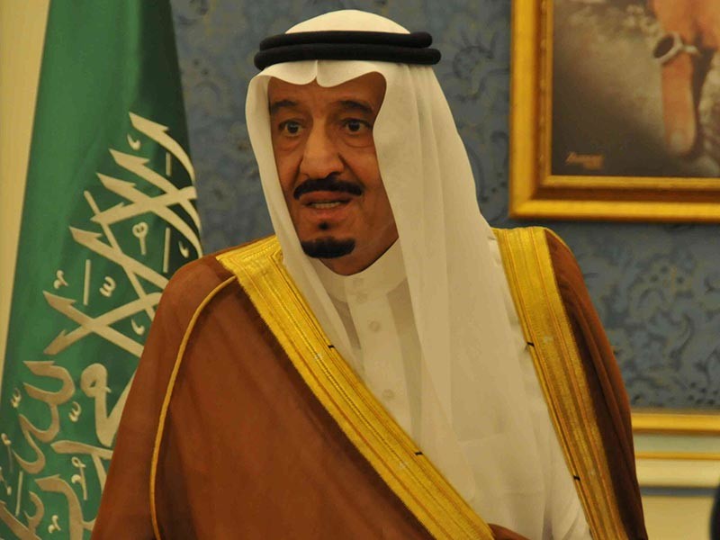 Король Саудовской Аравии Салман бен Абдель Азиз Аль Сауд, который в настоящее время находится с официальным визитом в Индонезии, после масштабных двусторонних переговоров в столице страны Джакарте отправился на отдых на остров Бали

