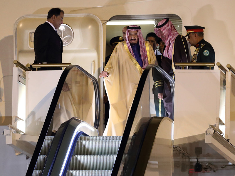 Король Саудовской Аравии Салман бен Абдель Азиз Аль Сауд, совершающий турне по Азии и Ближнему Востоку, прибыл с официальным визитом в Японию, став первым саудовским монархом, посетившим эту страну за последние 46 лет