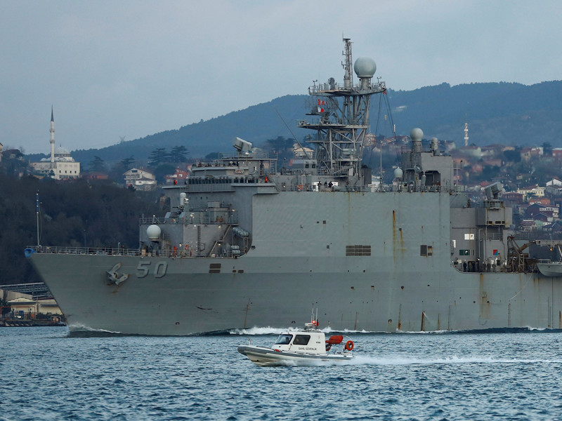 Американский десантный корабль Carter Hall вошел в Черное море
