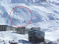 По данным полиции, в результате многих лыжников накрыло снегом