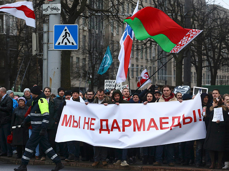 На прошлой неделе в Белоруссии прошли массовые задержания активистов, которые выступают против так называемого налога на тунеядство, взимаемого в соответствии с декретом президента страны "О предупреждении социального иждивенчества"