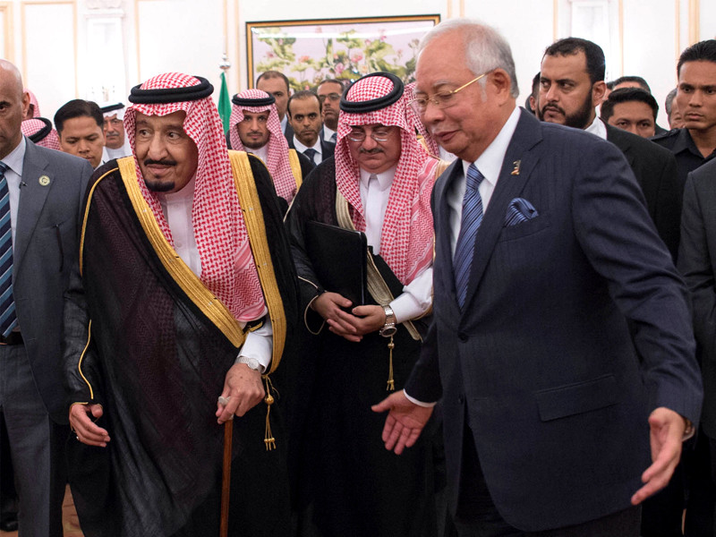Король Салман и премьер-министр Малайзии Наджиб Тун Разак, 27 февраля 2017 года