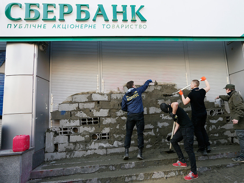 В Киеве объявили, что все банки с российским капиталом начали переговоры о продаже
