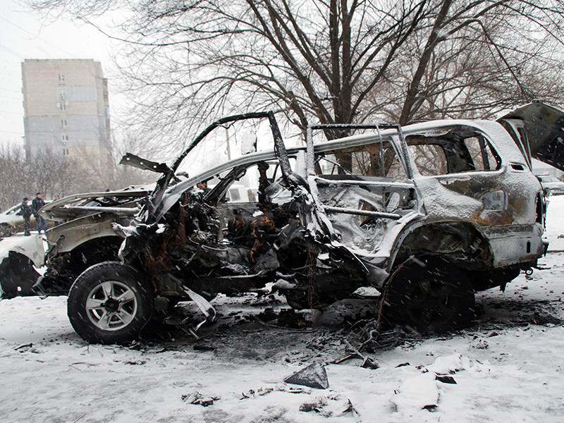 Автомобиль, подорванный в Луганске, принадлежал начальнику управления Народной милиции самопровозглашенной Луганской народной республики полковнику Олегу Анащенко, два находившихся в машине человека погибли.