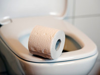 Итальянка ответила интернет-троллям туалетной бумагой с оскорбительными комментариями в свой адрес