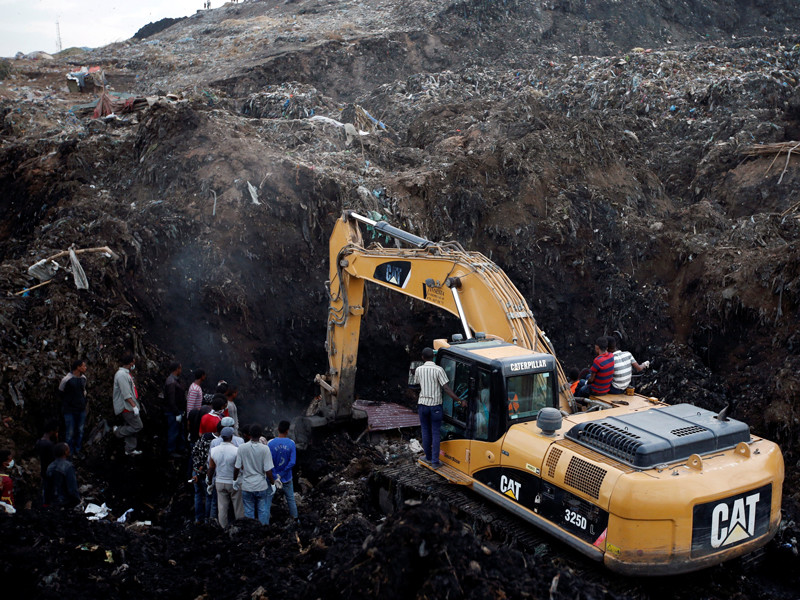 Число жертв оползня на мусорной свалке в Эфиопии возросло до 115

