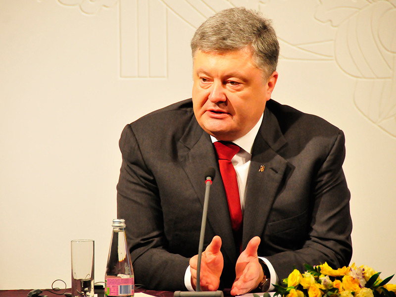 Президент Украины Петр Порошенко выразил соболезнования близким медика, погибшего при подрыве на мине под Луганском