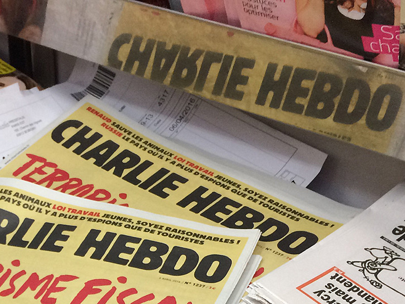 Скандально известный французский сатирический журнал Charlie Hebdo ("Шарли Эбдо") опубликовал карикатуру на тему предположительной химической атаки в Сирии
