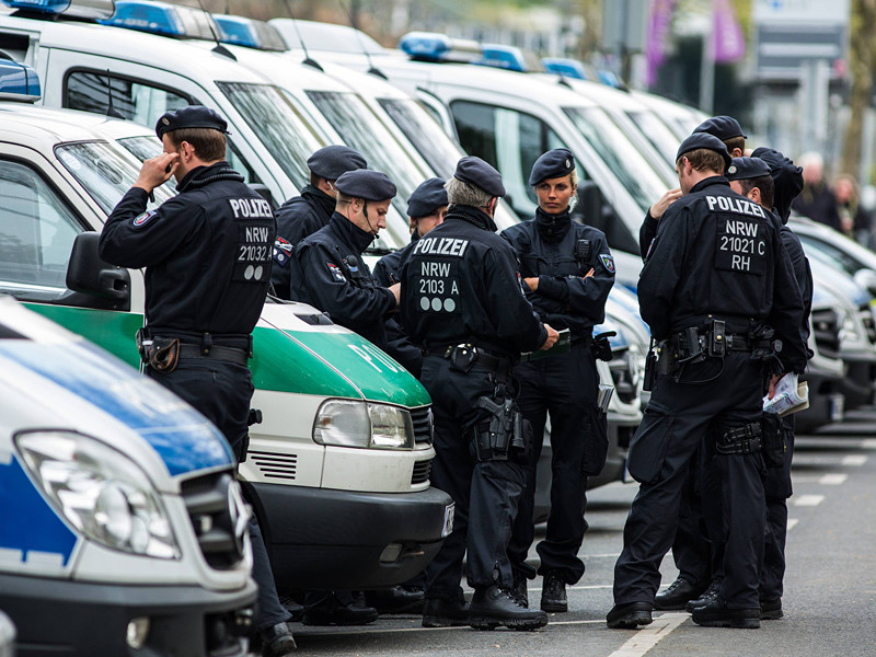 Генеральная прокуратура Германии выдала ордер на арест 26-летнего гражданина Ирака по имени Абдул Бесет А., задержанного накануне в связи со взрывами у автобуса футбольного клуба "Боруссия" в Дортмунде
