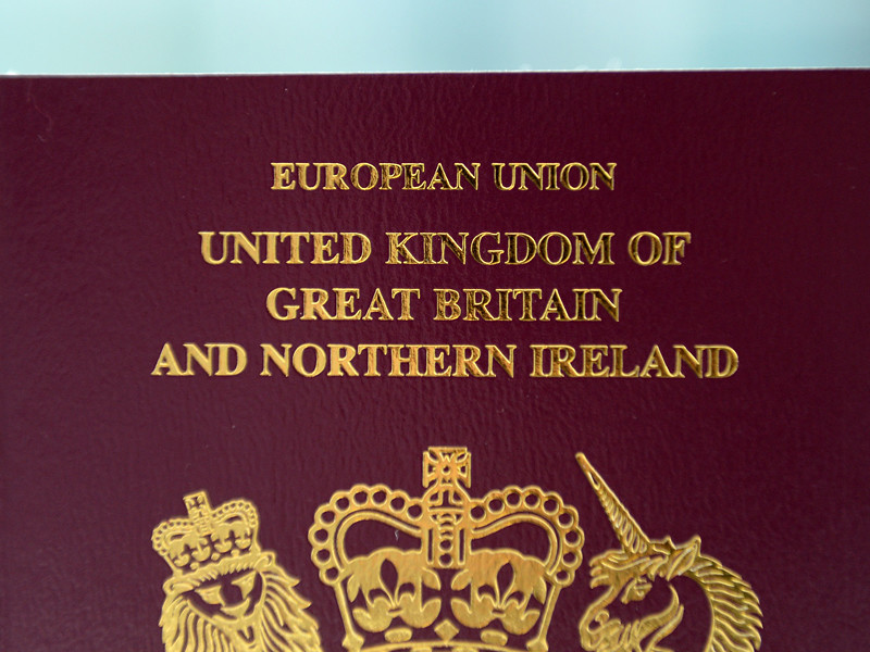 Правительство Великобритании готово выделить 490 млн фунтов на возвращение паспортам синей обложки вместо европейской темно-красной