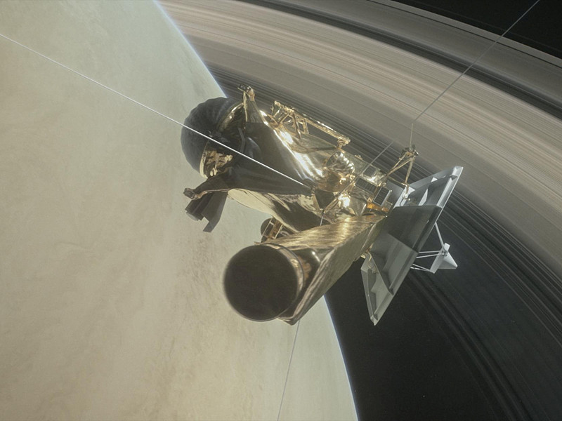 Космический аппрата Cassini пролетел между Сатурном и его кольцами, а после передал сделанные снимки на Землю
