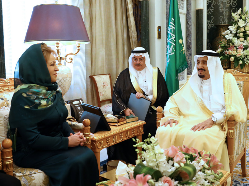 Председатель Совета Федерации Валентина Матвиенко в столице Саудовской Аравии встретилась с королем Сальманом Бен Абдель Азизом Аль Саудом в рамках официального визита в Эр-Рияд