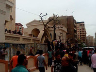 Это уже второй город, где в воскресенье произошли взрывы около храмов: утром в "столице Нила" Танте теракт у местного коптского храма унес более 20 жизней