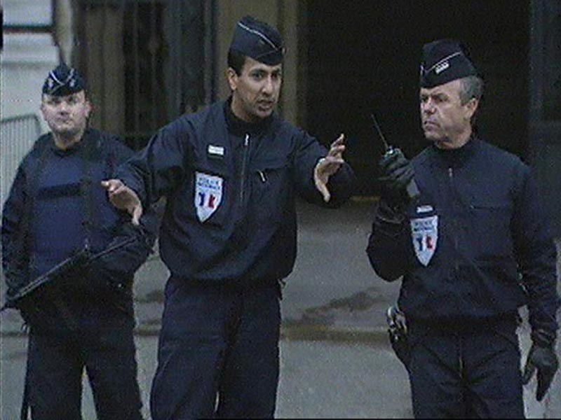 Баскская террористическая организация ЭТА сообщила сегодня французской полиции о местонахождении 12 тайных складов оружия, расположенных на юго-западе Франции, передает ТАСС со ссылкой на AFP. В городе Байонна должна прйоти "церемония разоружения организации"

