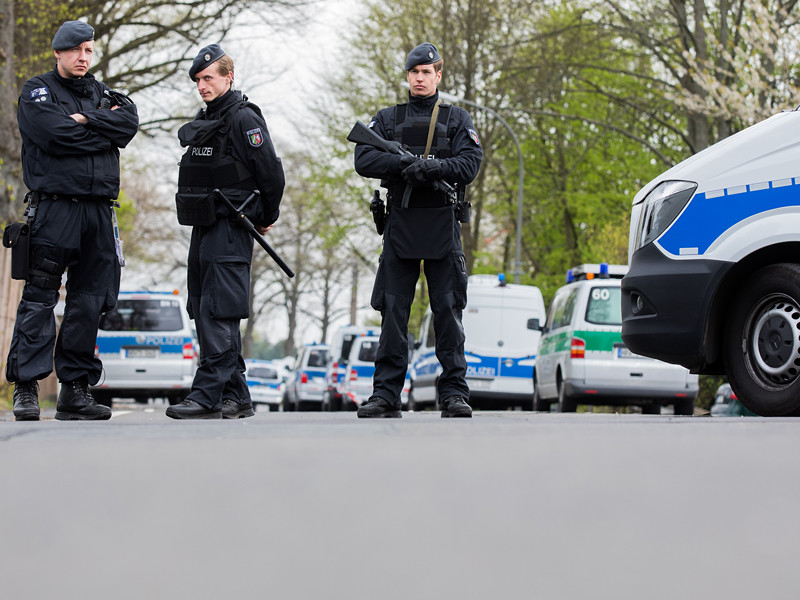 Сотрудники правоохранительных органов задержали мужчину, который подозревается в причастности к взрыву у автобуса футбольного клуба "Боруссия" в Дортмунде