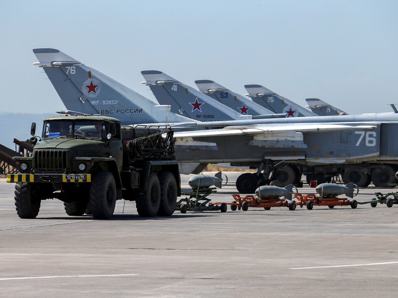 Россия вдвое сократила авиагруппировку ВКС на сирийской базе Хмеймим
