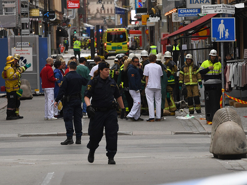 В Стокгольме задержан водитель врезавшегося в универмаг грузовика