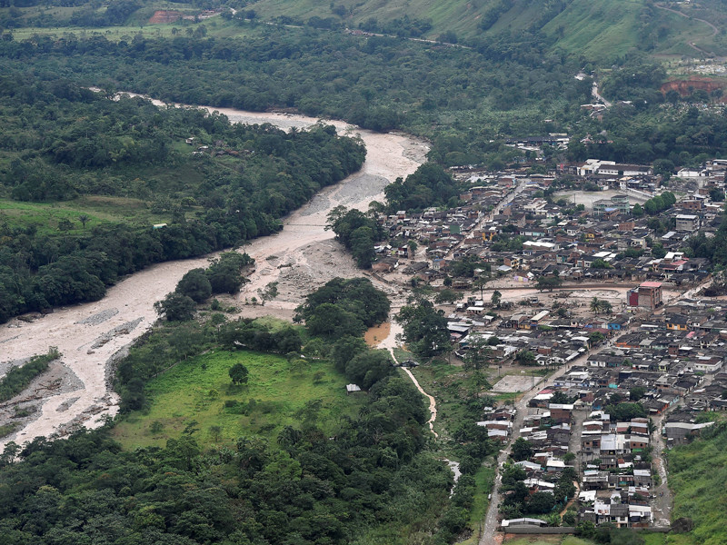 Под селевым потоком в Колумбии могут быть погребены сотни людей