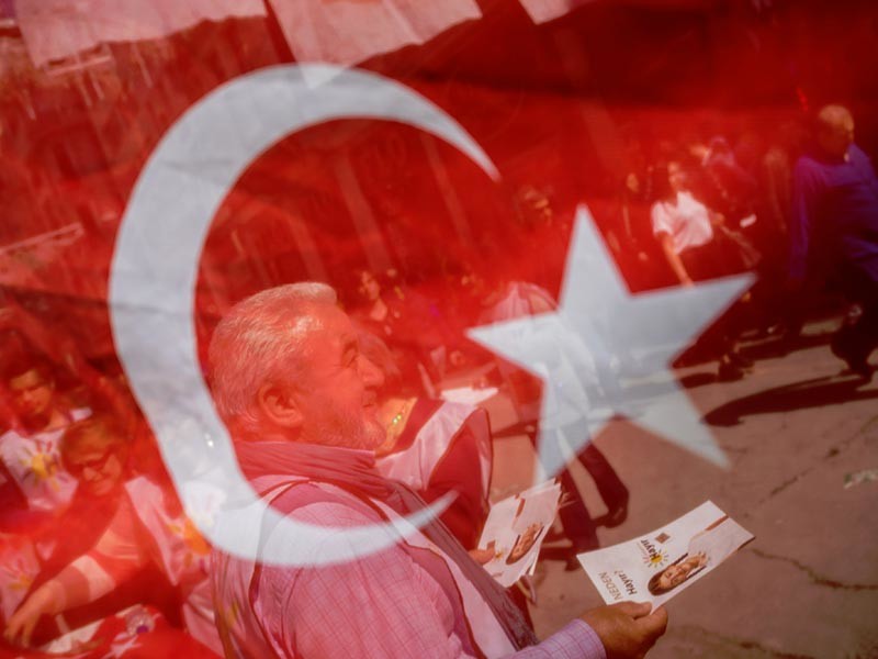 Оппозиция Турции заявила, что оспорит результаты референдума по поправкам в конституцию, но не сможет провести массовые акции протеста



