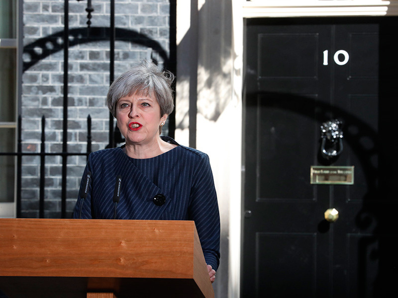 Премьер-министр Британии Тереза Мэй объявила о проведении 8 июня досрочных выборов