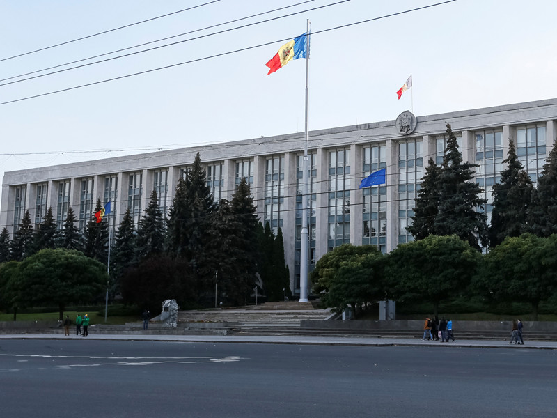 В Молдавии проходят масштабные обыски по делу о коррупции: уже 12 задержанных

