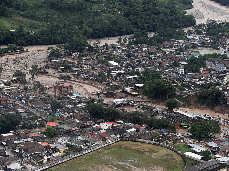 Число жертв наводнения и оползня в Колумбии превысило 250 человек
