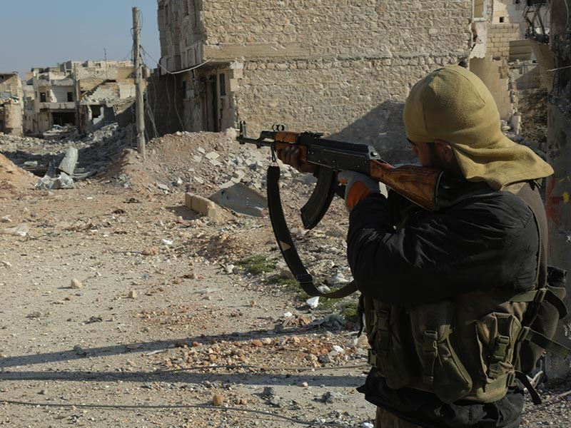 Военные силы террористической группировки "Исламское государство"* утром в пятницу, 7 апреля, совершили наступление в восточной части сирийской провинции Хомс, пытаясь извлечь выгоды из американской бомбардировки авиабазы "Шайрат"

