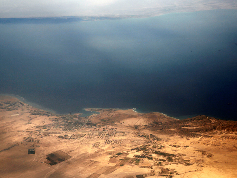 Каирский суд по рассмотрению срочных дел признал легитимность договора между Египтом и Саудовской Аравией, в рамках которого королевству отходят два острова в Красном море недалеко от Шарм-эш-Шейха - Тиран и Санафир