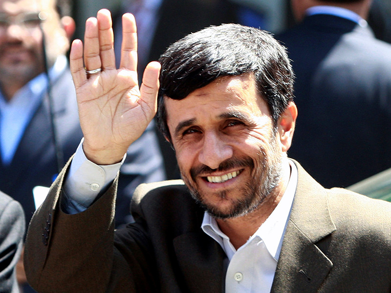 Экс-президент Ирана Махмуд Ахмадинежад, занимавший этот пост с 2005 по 2013 год, зарегистрировался в качестве кандидата на предстоящих президентских выборах