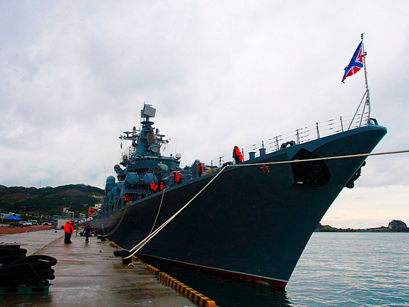 В Южную Корею прибыл отряд кораблей ВМФ РФ во главе с "Варягом", по которому дали прогуляться местным школьникам