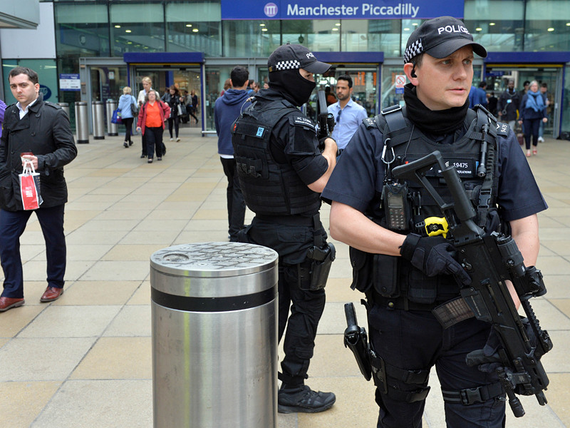 По делу о теракте в Манчестере, в результате которого погибли 22 человека, задержан 23-летний подозреваемый
