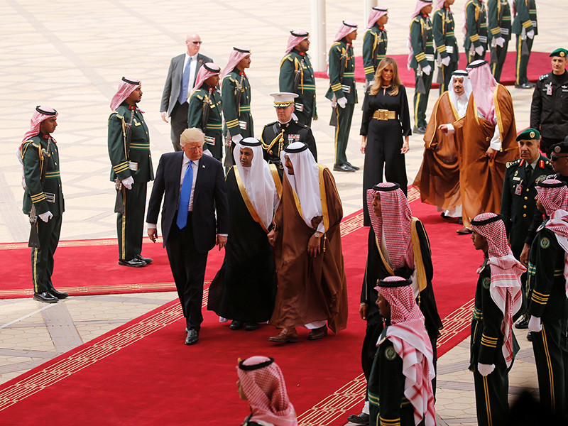 Трамп прибыл в Саудовскую Аравию в начале первого визита за рубеж