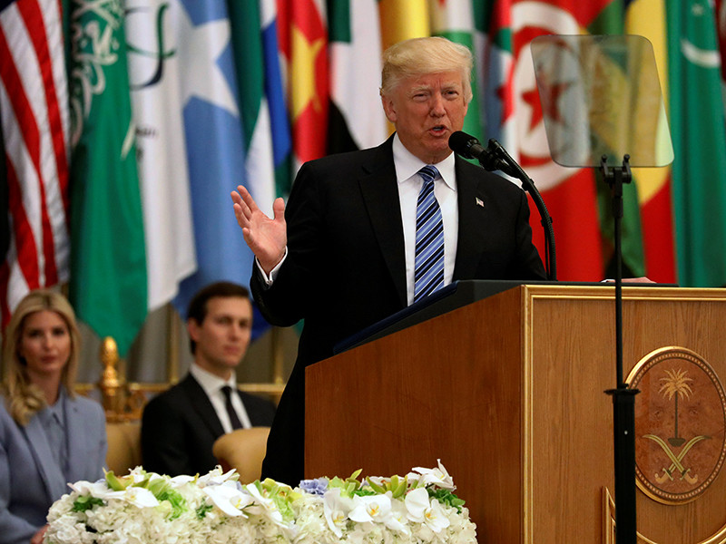 Президент США Дональд Трамп предложил странам с большинством мусульманского населения возглавить борьбу с радикализмом