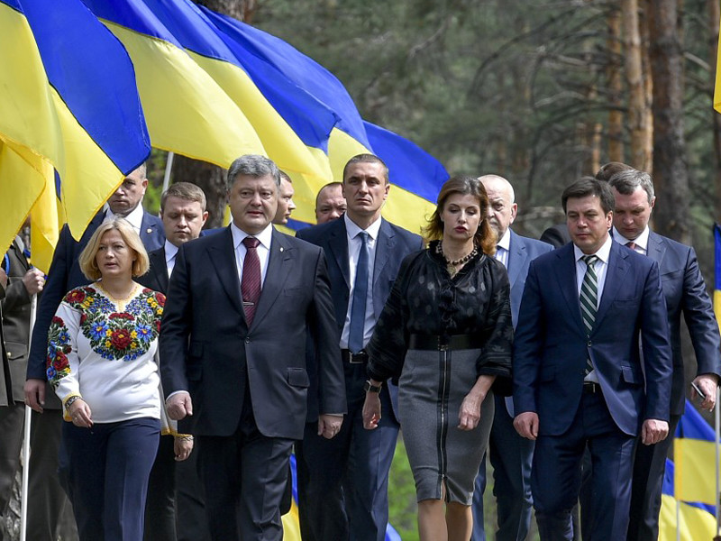 Порошенко освистали под Киевом после церемонии памяти жертв политических репрессий
