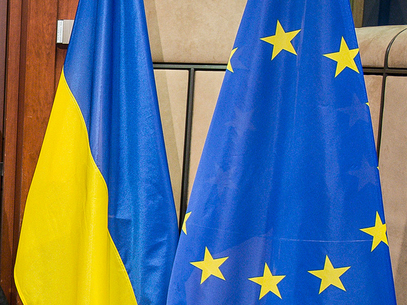 Евросоюз и Украина подписали акт о безвизовом режиме
